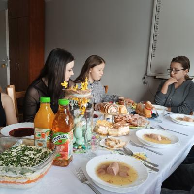 434279292 438185838722464 1415578368631261567 N